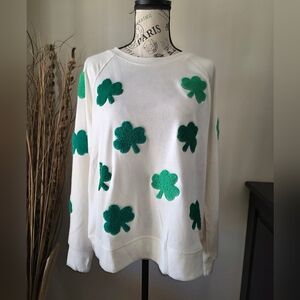 Chenille Detail Clover Top-NWT